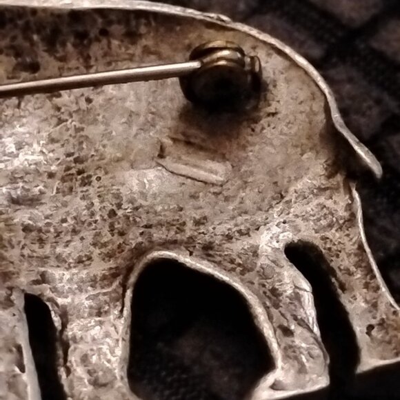 Silver Tone Elephant Figurine Brooch Pin - Picture 4 of 9